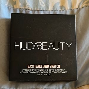 Huda Beauty pressed brightening and setting powder